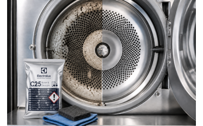 Nettoyer le tambour d’un sèche-linge professionnel avec le produit C25 Electrolux Professional