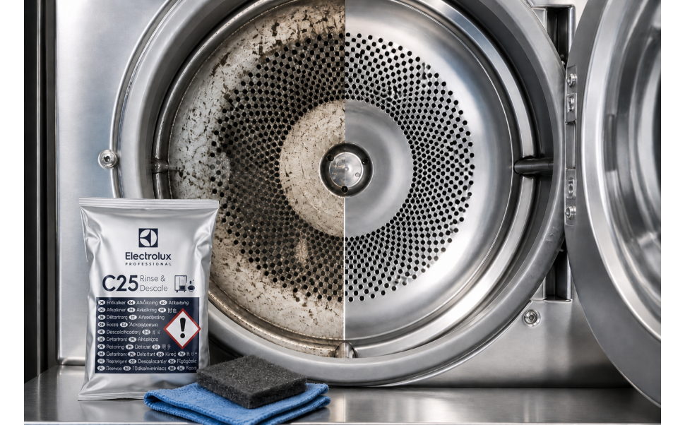 Nettoyer le tambour d’un sèche-linge professionnel avec le produit C25 Electrolux Professional